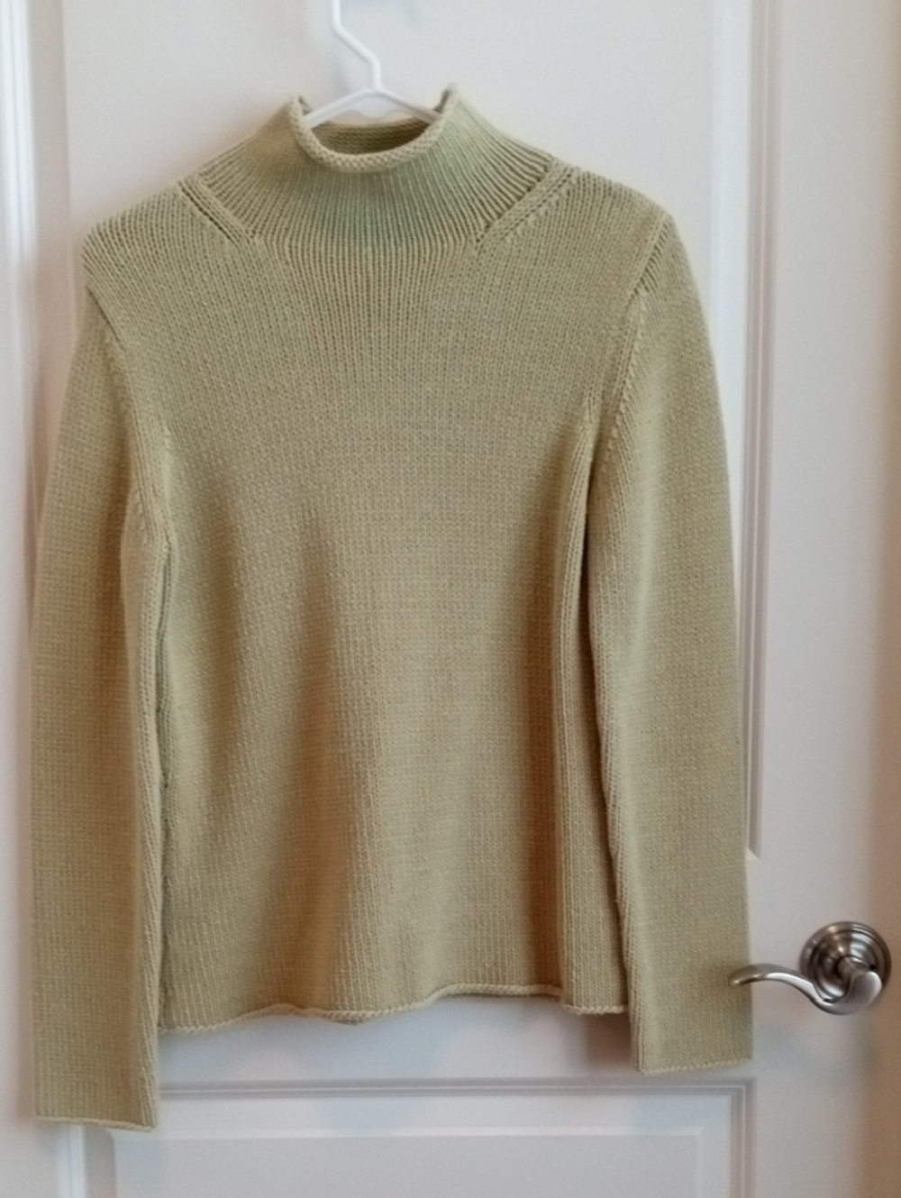 Eddie Bauer Pale Green Mock Neck Sweater. Size Medium